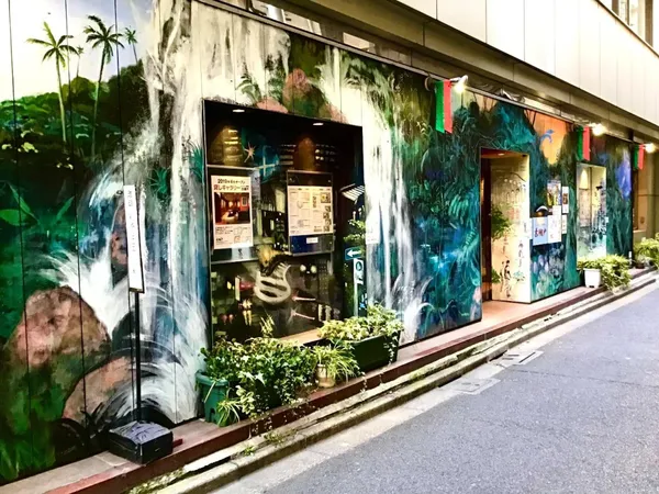 圖8：店鋪外觀，將街道鋪滿藝術筆觸，令人忍不住好奇駐留。©ギャラリー珈琲店 古瀬戸.jpg