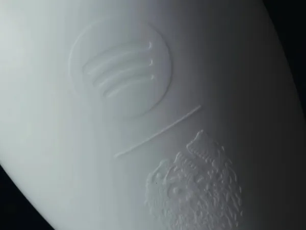 #5 Spotify x Liquid Death 聯名骨灰罈