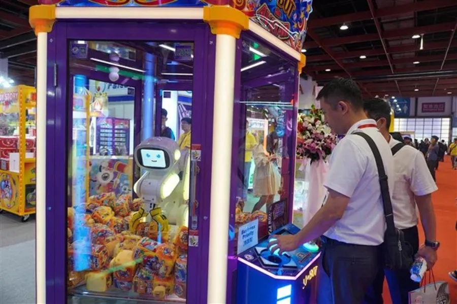 從遊戲機台到服務型機器人：飛絡力電子產線智慧化，揚帆科技新藍海