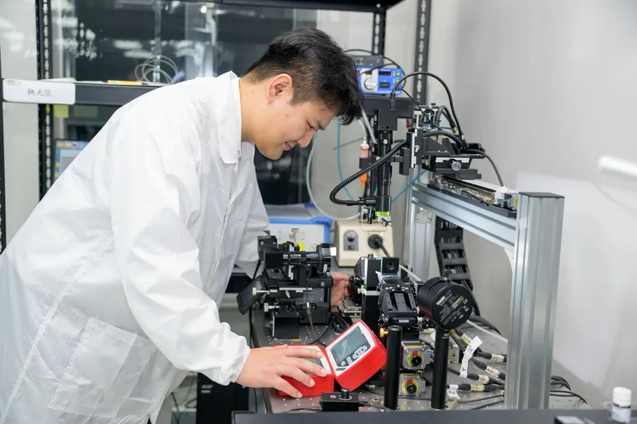 從微米世界到太空通訊：產線智慧化，極星光電推進積體光學元件關鍵技術