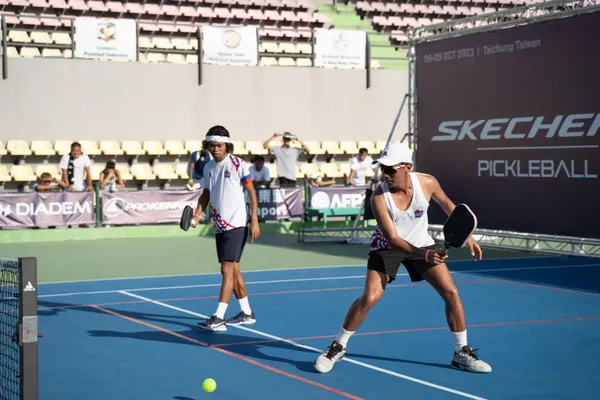  全齡都可玩！在美超越桌球、羽球成為第二大球拍運動，匹克球為何爆紅？規則一次看懂