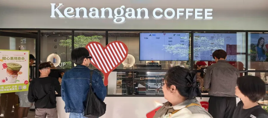快一個月了，凱娜克咖啡還是大排長龍！最擅長資本戰的巨獸來台，路易莎真能老神在在嗎？