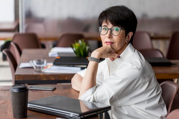  看著同齡人的光鮮覺得不甘心？3 個練習停止情緒內耗，卸下中年比較焦慮