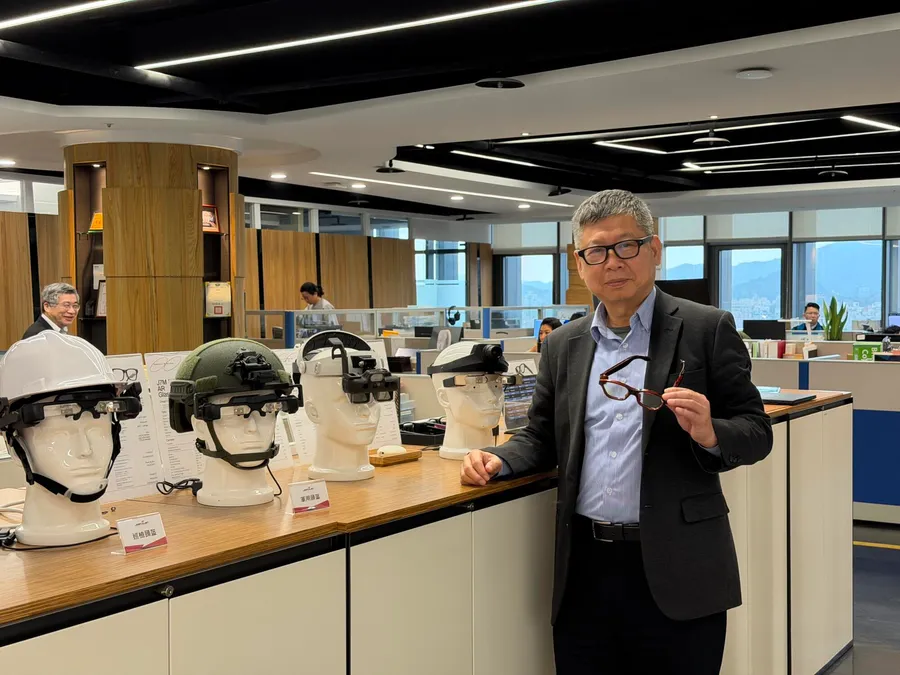 曾賠上億撤出中國！佐臻拚造智慧眼鏡「央廚」，梁文隆如何用逾10年擠進鴻海AR生態系核心？