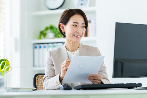  怕被年輕人與 AI 輕鬆超車？中年別再硬拚體力，善用「看懂局勢」的經驗贏回優勢