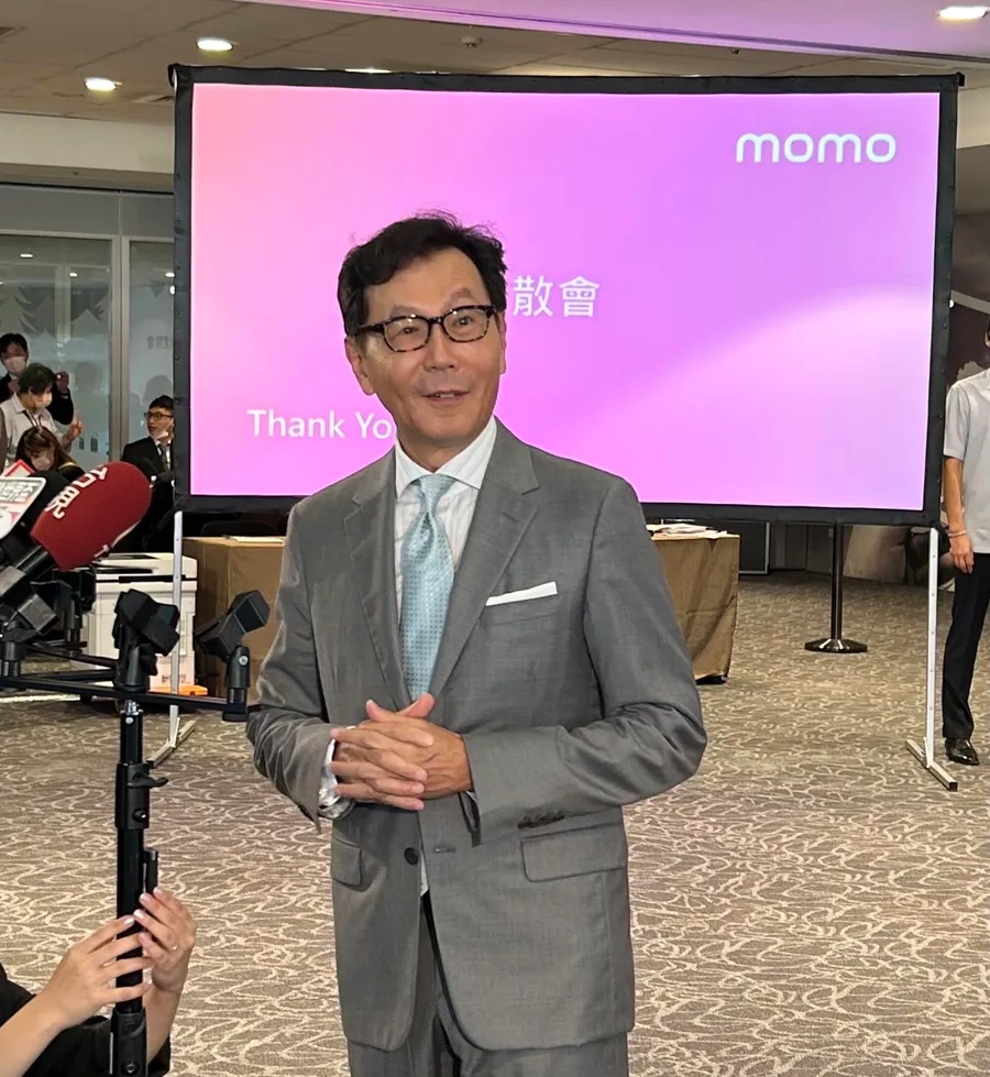 「爬也要爬回千金股！」蔡明忠拋兩隻腳策略，本土電商momo如何迎戰酷澎、蝦皮？