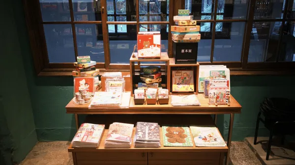 #7 TSUTAYA BOOKSTORE 松菸