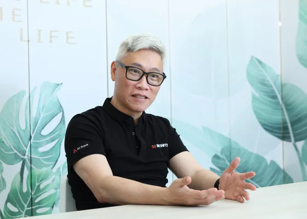 數位無限執行長陳文裕.JPG