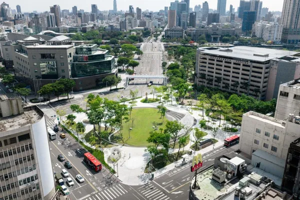 #1 高雄鹽埕市民廣場 