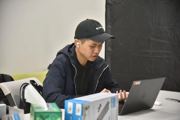 InsForge共同創辦人章耀文