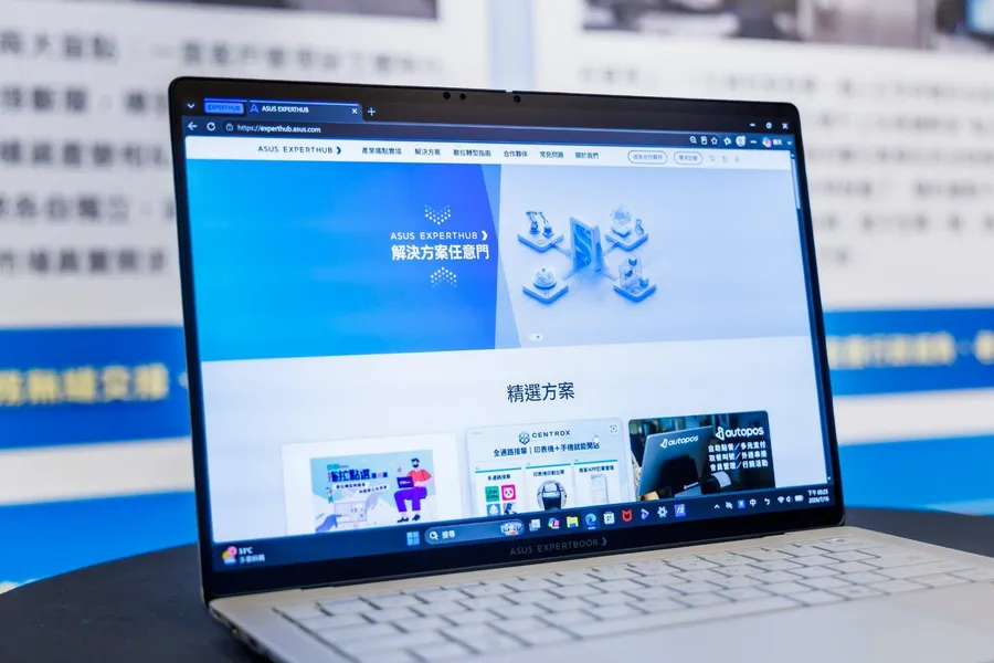 「賣解決方案有時像賣保險！」賣了數十年硬體的華碩，為何改當「企業轉型陪跑員」？