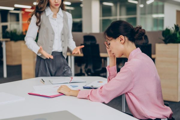  主管說「你看著辦」，部屬真的能自己決定嗎？交辦時，這 10 句話最好別再說 