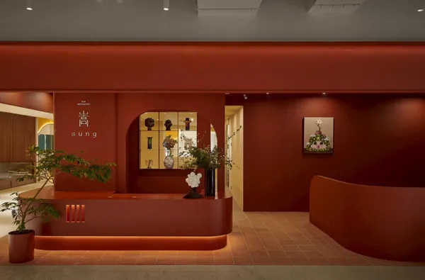 人氣餐酒館品牌「嵩 sung」首間百貨店在台中漢神！洞穴式包覆空間設計、限定菜單、藝術藏品等亮點