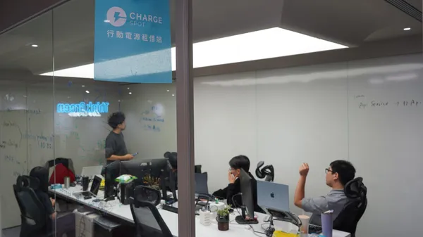 產品開發不只是程式開發，更是持續溝通與協作的過程。CHARGESPOT 產品技術團隊透過日常討論，將