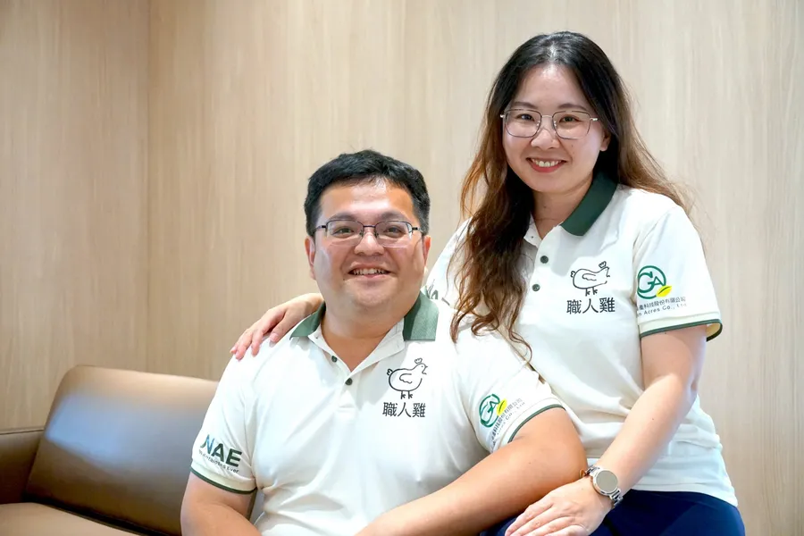 從300萬創業學費到無抗養殖平台：洺鈞畜產如何借力桃園，讓一隻雞成為畜牧轉型的起點？