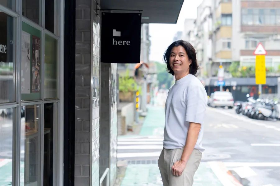 咖啡廳太吵、圖書館又不能吃東西，小樹屋here如何把「一張安靜的桌子」變新生意？