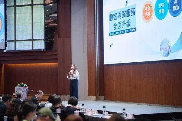 分析總監 陳虹卉.jpg