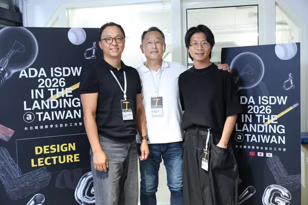 韓國導師 Shin, Seunghoon(左)、日本導師井上雅弘(中)與台灣導師陳彥安(右)交流.J