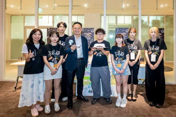 桃園市副市長蘇俊賓(左4)出席2026 ADA ISDW台日韓國際學生設計研習營頒獎典禮，.jpg