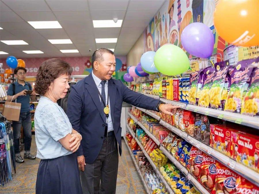 全家首開「東南亞特色校園店」！瞄準1900名境外生，超商為何開始搶國際人才？