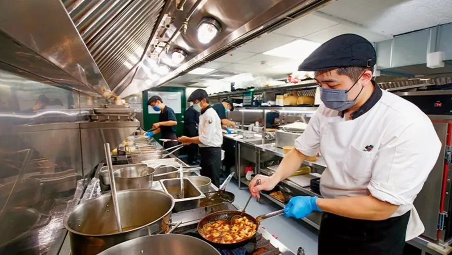 小美冰淇淋為何砸10億做麵條？食品業新戰場：攻缺工餐廳
