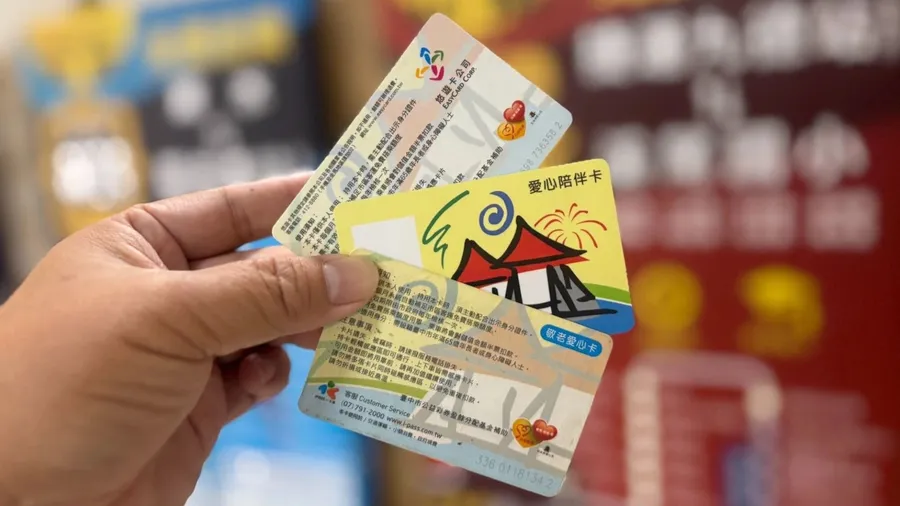 敬老卡22縣市整理包！新竹縣點數翻倍、高雄改季發，最新額度、用途一次看
