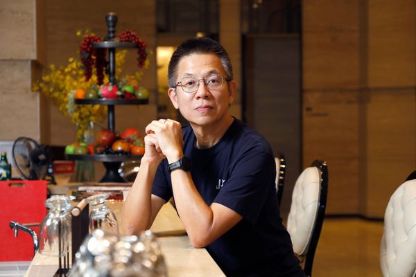  拚到年薪千萬，他為何在 43 歲停下來？郝旭烈：財富階梯往上爬，不是為了什麼都買得起