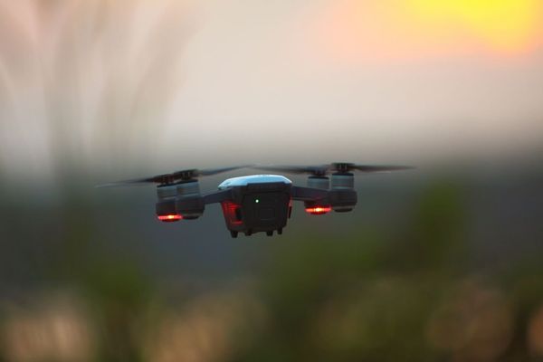  「無人機概念股」錦明總座遭羈押！軍購案涉用中國製零件，股價應聲跌停