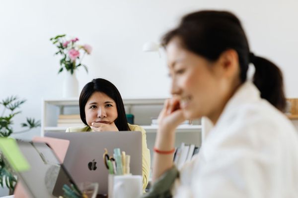  職場難免有小人，就怕你認不出來！拆解 6 種惡人特徵和自保方法