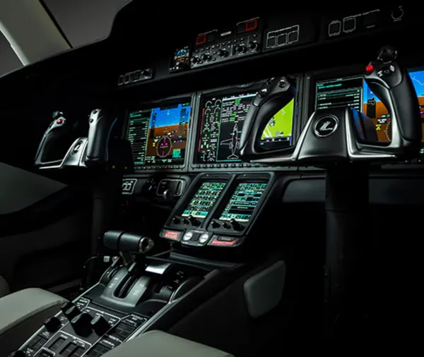 HondaJet 駕駛艙航空儀表板（基於 Garmin G3000）