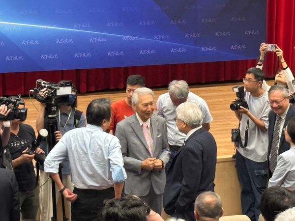  「拿出辦法來！」張忠謀送首任技術長的一塊水晶牌，道盡台積電如何躍升業界龍頭