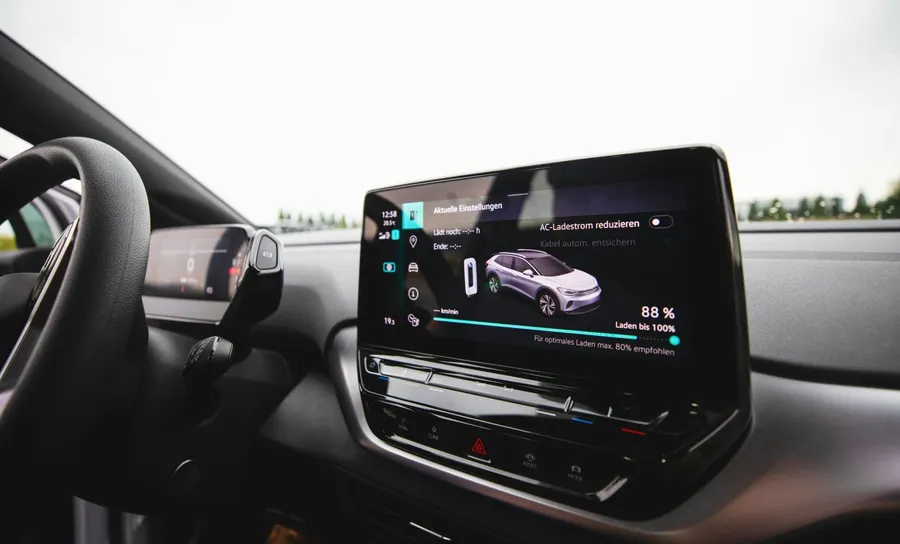 汽車變成移動智慧裝置！國際車廠為何追不上？福特前高管提4支箭解方