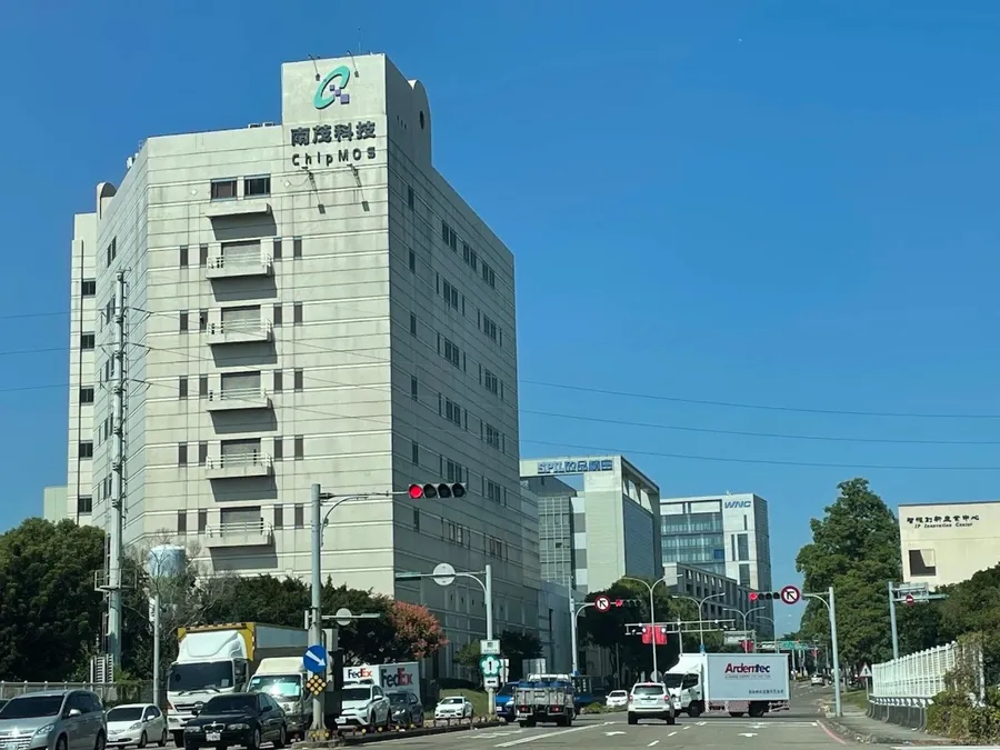 曾負債225億、董座愁出白髮⋯南茂股價如今1.5年翻近6倍，為何客戶願出2倍價搶產能？