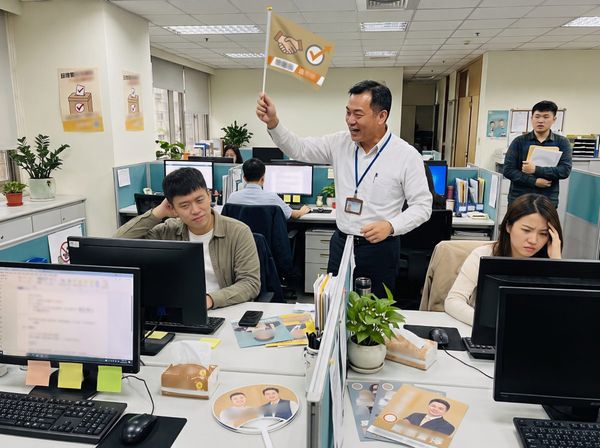  選舉到了，你主管可以逼你表態嗎？律師：恐讓公司挨罰150萬