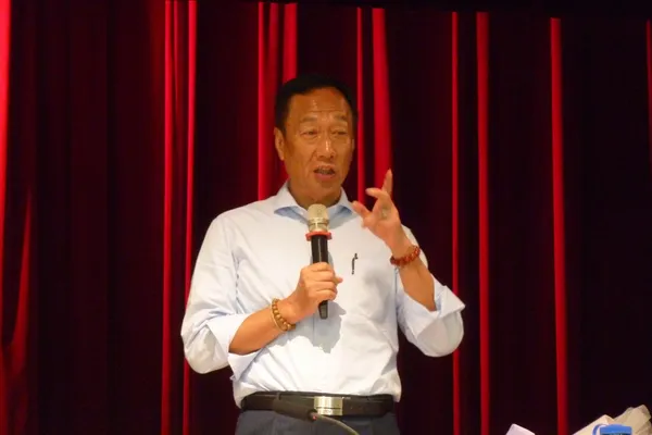 一魚兩吃：鴻海間接投資滴滴出行，瞄準自動駕駛車 