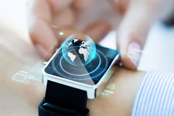 穿戴式裝置_Wearable device_shutterstock_359290385.jpg