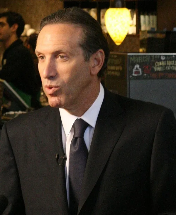 800px-Howard-Schultz-Starbucks.jpg