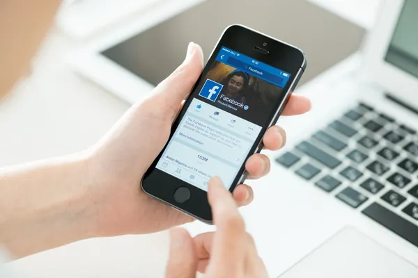廣告禁用facebook newsfeed shutterstock