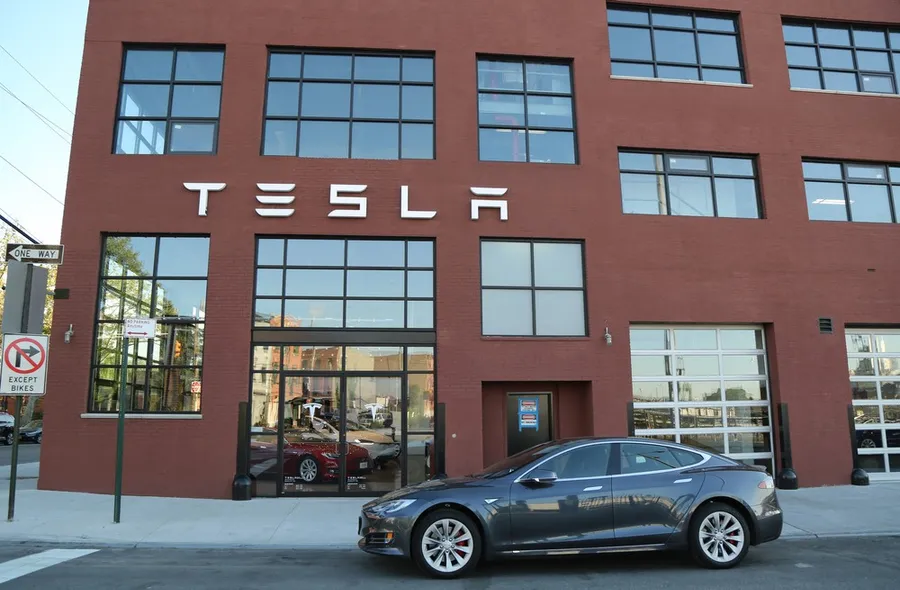 Tesla 自動駕駛事故報告出爐，車主不顧警報致車禍身亡