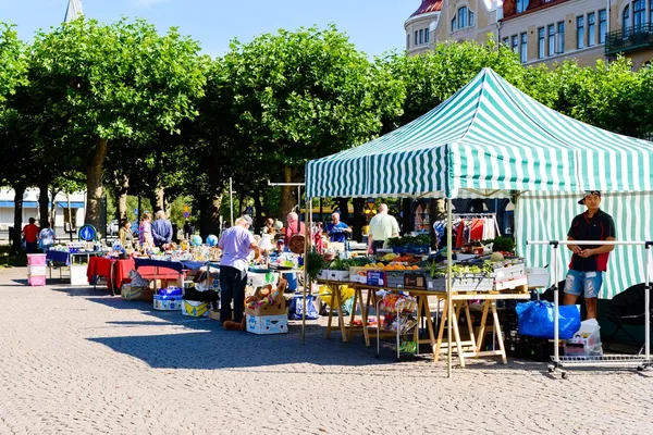 限編輯使用_小生意人vendor_Imfoto : Shutterstock.com_shutter